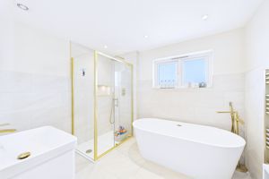 Main bathroom- click for photo gallery